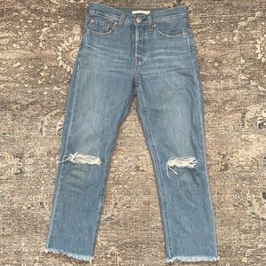 LEVI’S Wedgie Straight Jean with distressing
